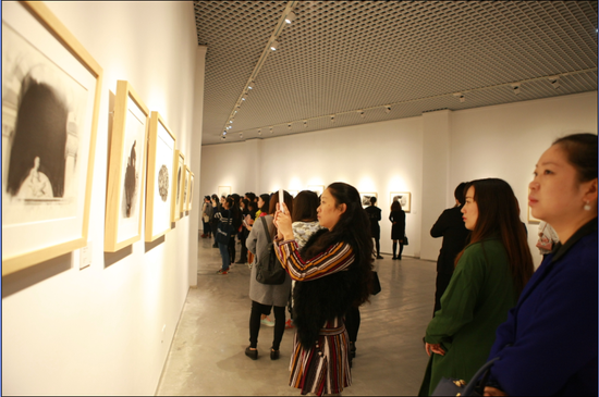 米兰:世博城市的近百个瞬间—罗贝尔托·葛菲摄影展 现场