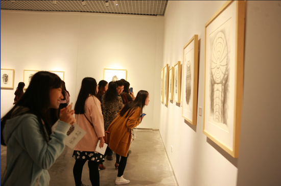 米兰:世博城市的近百个瞬间—罗贝尔托·葛菲摄影展 现场