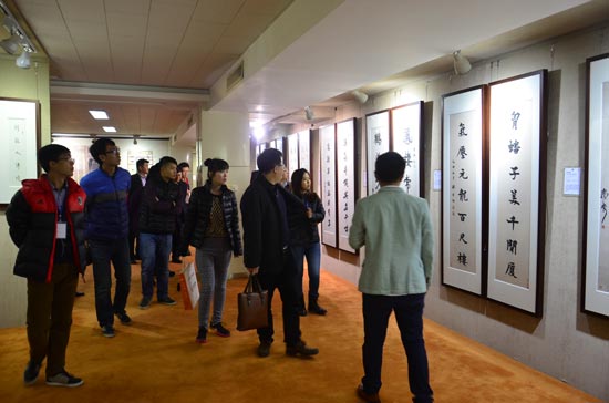 采访团在京博文化艺术博物馆内参观