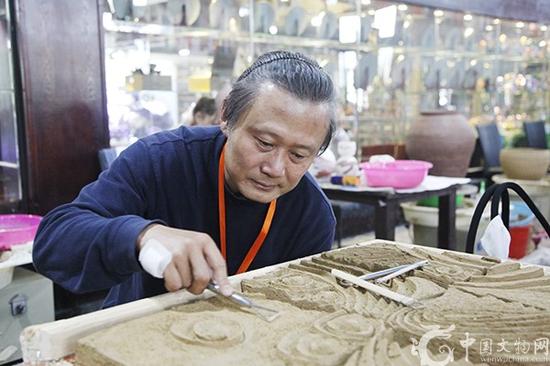 新加坡陶艺家陈德兴创作陶瓷