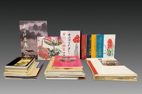 LOT 1758 齐白石早期展览画册 纸本 45册