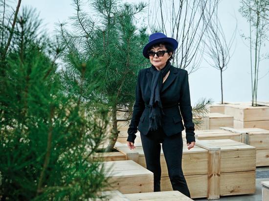 (图:小野洋子在林冠艺术基金会她的个展《金梯子》的展览现场。这是《出口》 摄影:小武)