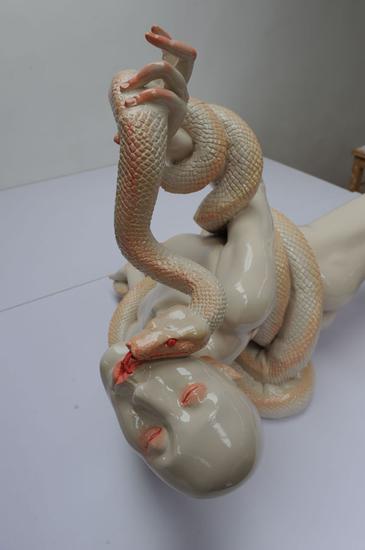 韦天瑜  《新山海经系列六-人蛇》  长1.6米  玻璃钢着色  2012