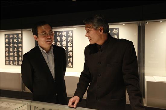 中国书法家协会副主席刘洪彪参观展览