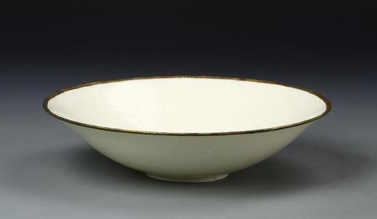 Lot 126定窑瓷碗 直径22cm 落槌价：6,000 美元