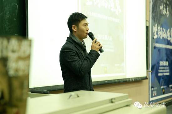 《芭莎艺术》助理出版人兼主编 孙国胜:“叶帅是西南艺术群体中非常重要的艺术家,我相信他今天的讲座能够给很多学生们提供很宝贵的经验以及创作的源泉,在学校里面学不到的一些社会经验。”
