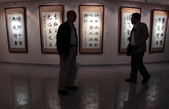 翰墨书香 传播文化——苏士澍读书箴言书法展上，苏士澍的书法作品 IC 图
