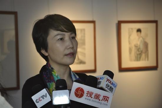 著名画家赵曼接受媒体采访