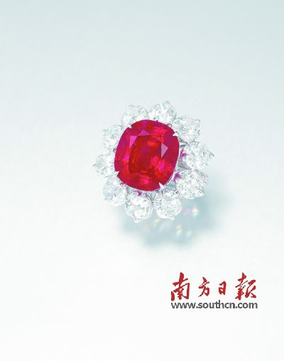 缅甸鸽血红红宝石“Crimson Flame”。