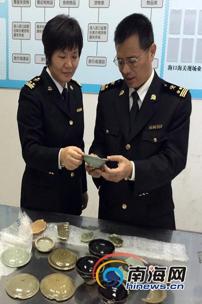 海口海关查获一起涉嫌走私文物17件。(海关供图)