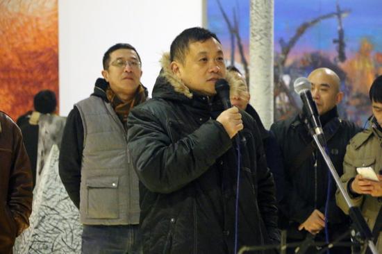 当代艺术家沈敬东老师发言问候大家圣诞快乐