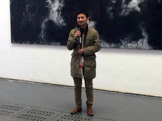 著名艺术评论家、策展人杨威在开幕式上致辞