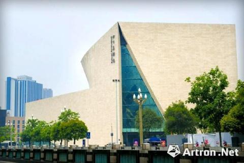 位于天府广场的四川美术馆新馆于2015年5月23日正式启用