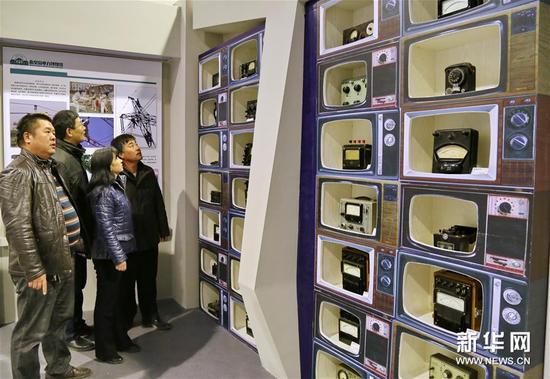 2月4日，市民在秦皇岛电力博物馆参观