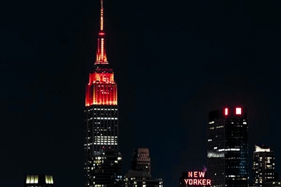 纽约帝国大厦为猴年春节亮灯