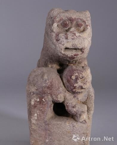 扬州博物馆展出的明代石质母子猴