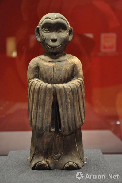 首都博物馆展出的辽代猴首人形俑