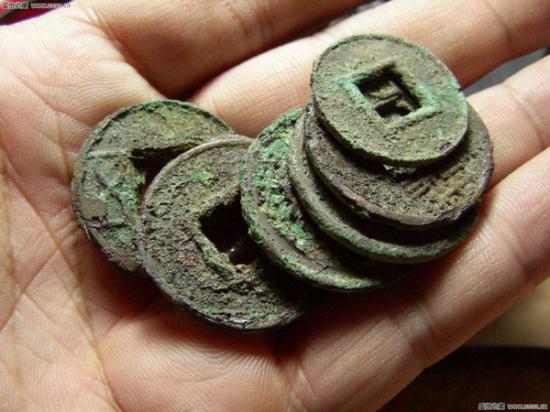 资料图：王莽时期的汉朝古铜钱。