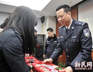 玉石店铺排行_女子花10万买“转运＂玉石发现无效想退款!店家:没得谈