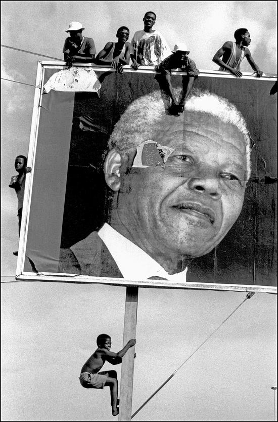 南非，夸祖鲁－纳塔尔,拉蒙特镇。 非国大支持者们在大选前等待曼德拉的到来 伊恩·贝瑞