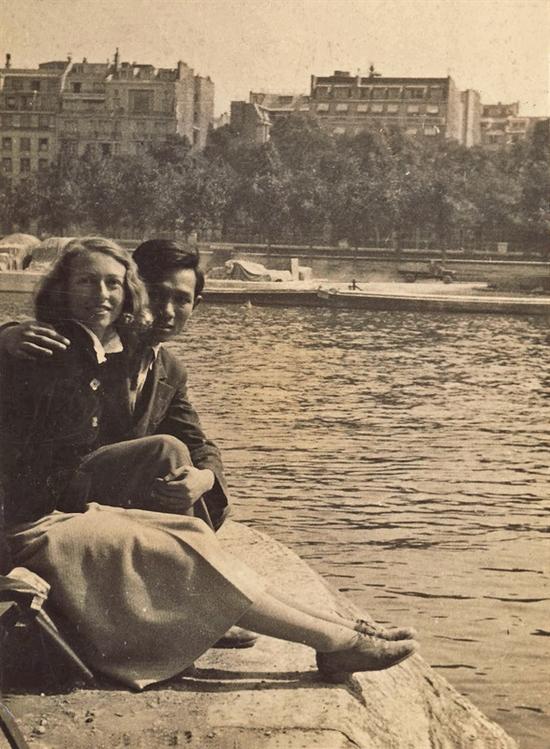 恋爱中的王临乙与王合内 黑白照片 1934年 选自王临乙王合内遗留影集 中央美术学院美术馆藏