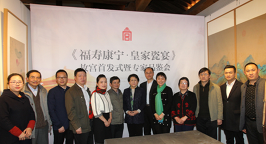 与领导专家合影