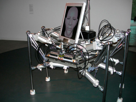 ▲ 斯蒂拉克《行走的头》，机器人系统，2006-2008