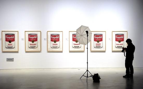 安迪·沃霍尔的罐头作品 图片:PETER PARKS/AFP/Getty Images) (非巴里摩尔的藏品)