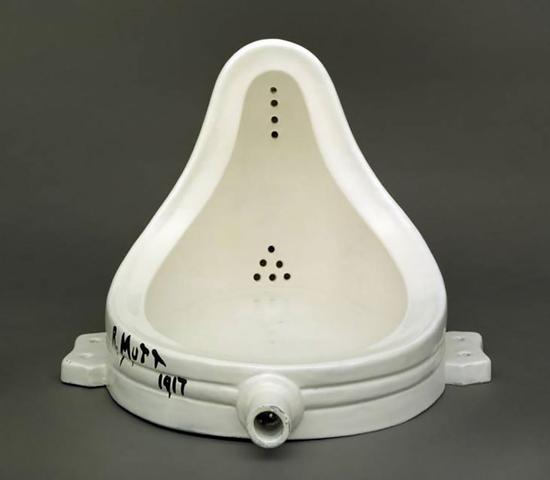 杜尚在纽约艺术节上展出的小便器作品《泉》
