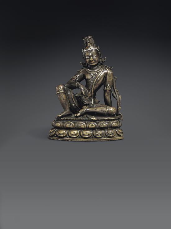 印度东北 波罗王朝 12 世纪嵌银铜弥勒佛像，
估价： 250,000 -350,000 美元；
成交价： 341,000 美元