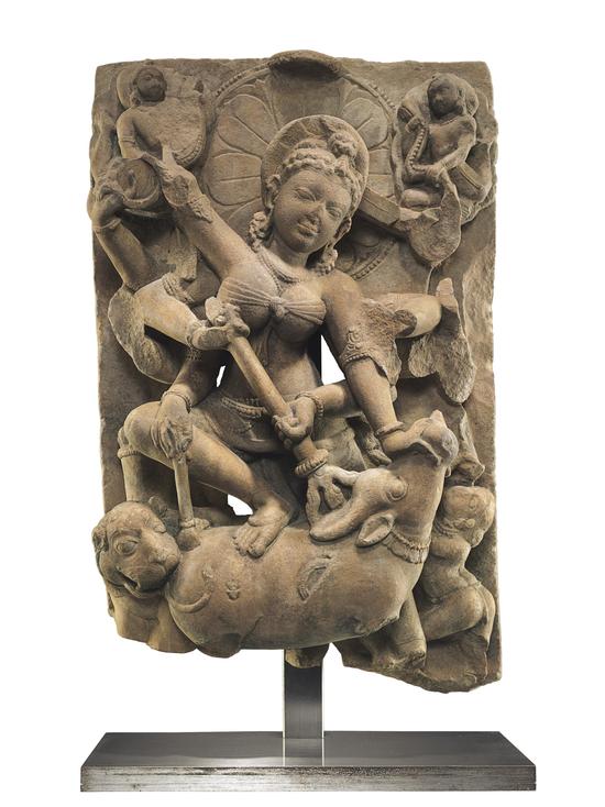 印度普腊蒂哈腊王朝或中央邦
砂岩难近母浮雕，
估价： 80,000 - 120,000 美元；
成交价： 725,000 美元