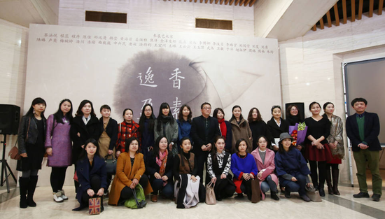 参展艺术家及嘉宾合影