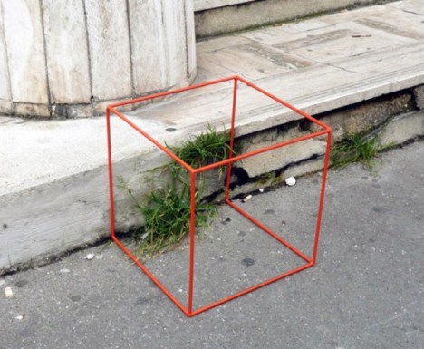 　Mini Greenhouses for Sidewalk Weeds by a group of art students in France