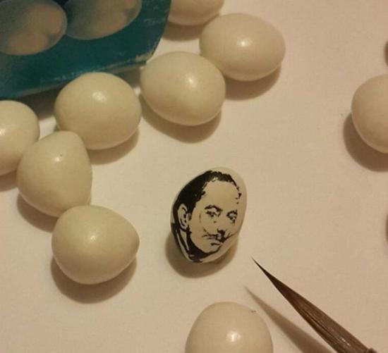 糖豆上的西班牙画家萨尔瓦多达利。(网页截图)