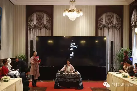 端起为满,放下为空:大益普洱茶表演大益八式