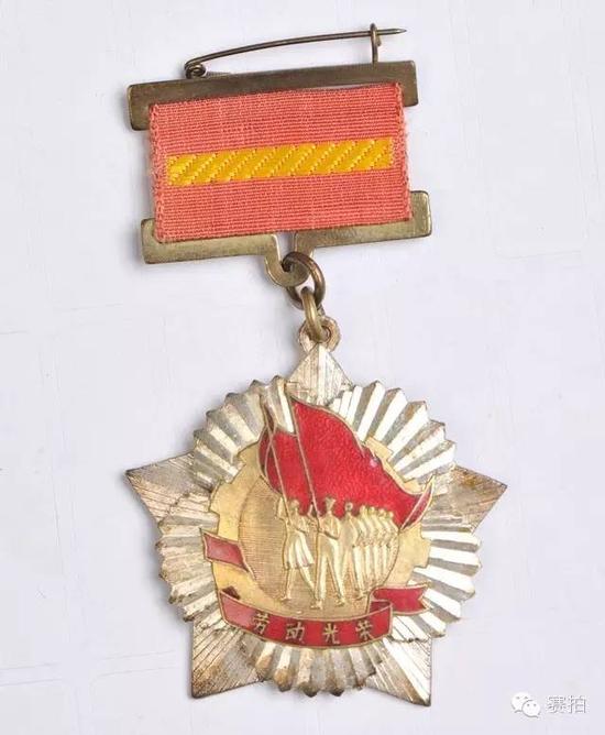 1985-1986年对越自卫反击战老山地区防御作战纪念章