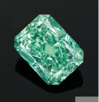 THE AURORA GREEN 5.03克拉长方形鲜彩绿色钻石 现存最大天然鲜彩绿色钻石 估价：港币125,000,000-155,000,000/ 美元16,000,000-20,000,000