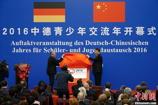 3月21日，中国国家主席习近平与德国总统高克共同出席2016中德青少年交流年开幕式
