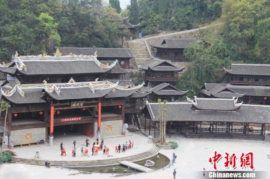 图为俯视蚩尤九黎城的百戏楼。 蒋青琳 摄