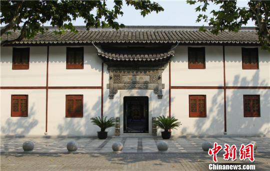内史第浓缩了百年来上海融汇中外文化的“密码”,虽然不在十里洋场的中心地带,却不妨碍其成为上海最具传奇色彩的宅子之一。 官方 摄