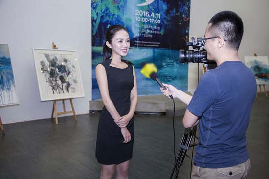 画家Stephanie Zen曾子涵接受媒体采访