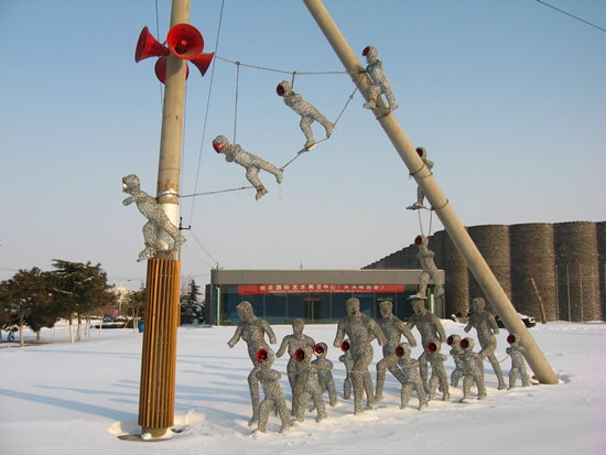 红喇叭－奔系列 装置  宋庄小堡环岛 2009