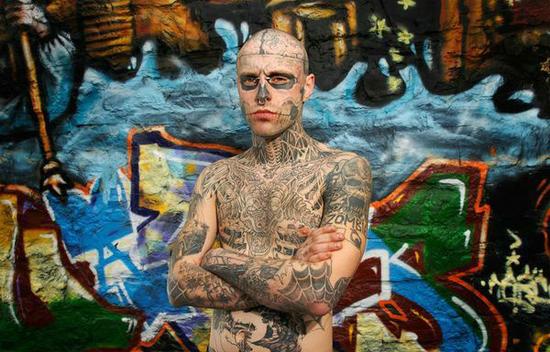纹身人，加拿大摄影：Neville Elder   Corbis