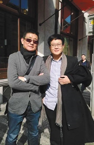 黄专（左）与本文作者吕澎（右）2014年3月在布拉格合影。吕澎称黄专为新艺术的同情者、研究者、推动者与参与者。