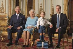 伊丽莎白二世女王与查尔斯王子、威廉王子、乔治王子