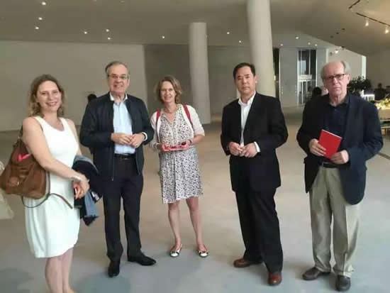 民生银行艺术机构管理委员会主席陈国强与法国大使夫妇（左2、左3）图片1