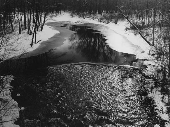 皑雪溪粼 25.5×33.9cm 1988 银盐纸基 中国美术馆藏