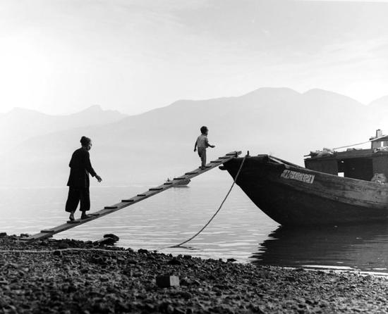 沙田,中国香港 银盐纸基 36×45cm 1957 中国美术馆藏