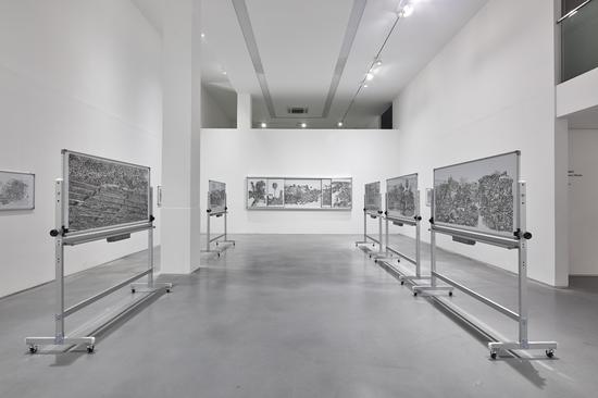 ���������������Եı�ǡ���չ�ֳ�