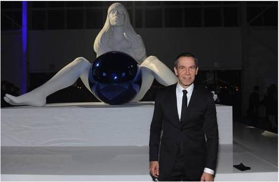 Jeff Koons与Lady Gaga“凝视球”